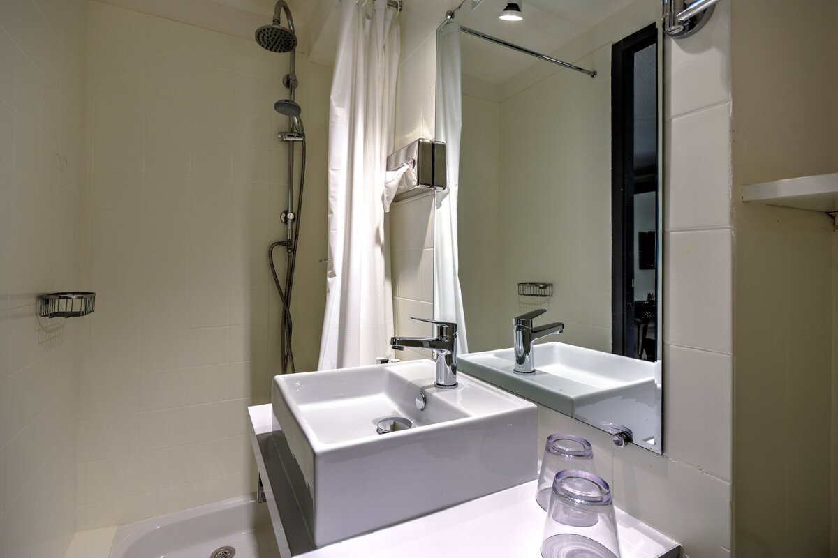 A bathroom with two sinks and a mirror