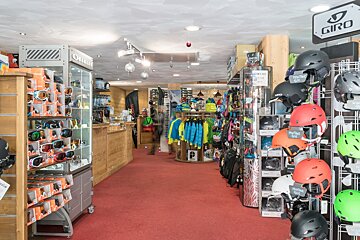 Skimium - Gentiane Sports 2000 Ski Hire, Les Arcs 2000 shop interior