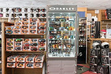 Skimium - Gentiane Sports 2000 Ski Hire, Les Arcs 2000 shop interior