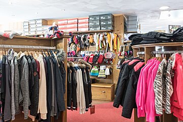 Skimium - Gentiane Sports 2000 Ski Hire, Les Arcs 2000 shop interior