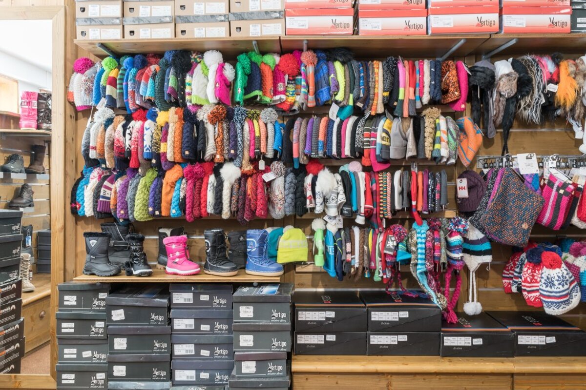 Skimium - Gentiane Sports 2000 Ski Hire, Les Arcs 2000 shop interior