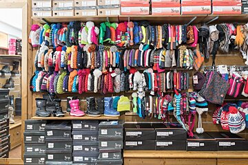 Skimium - Gentiane Sports 2000 Ski Hire, Les Arcs 2000 shop interior