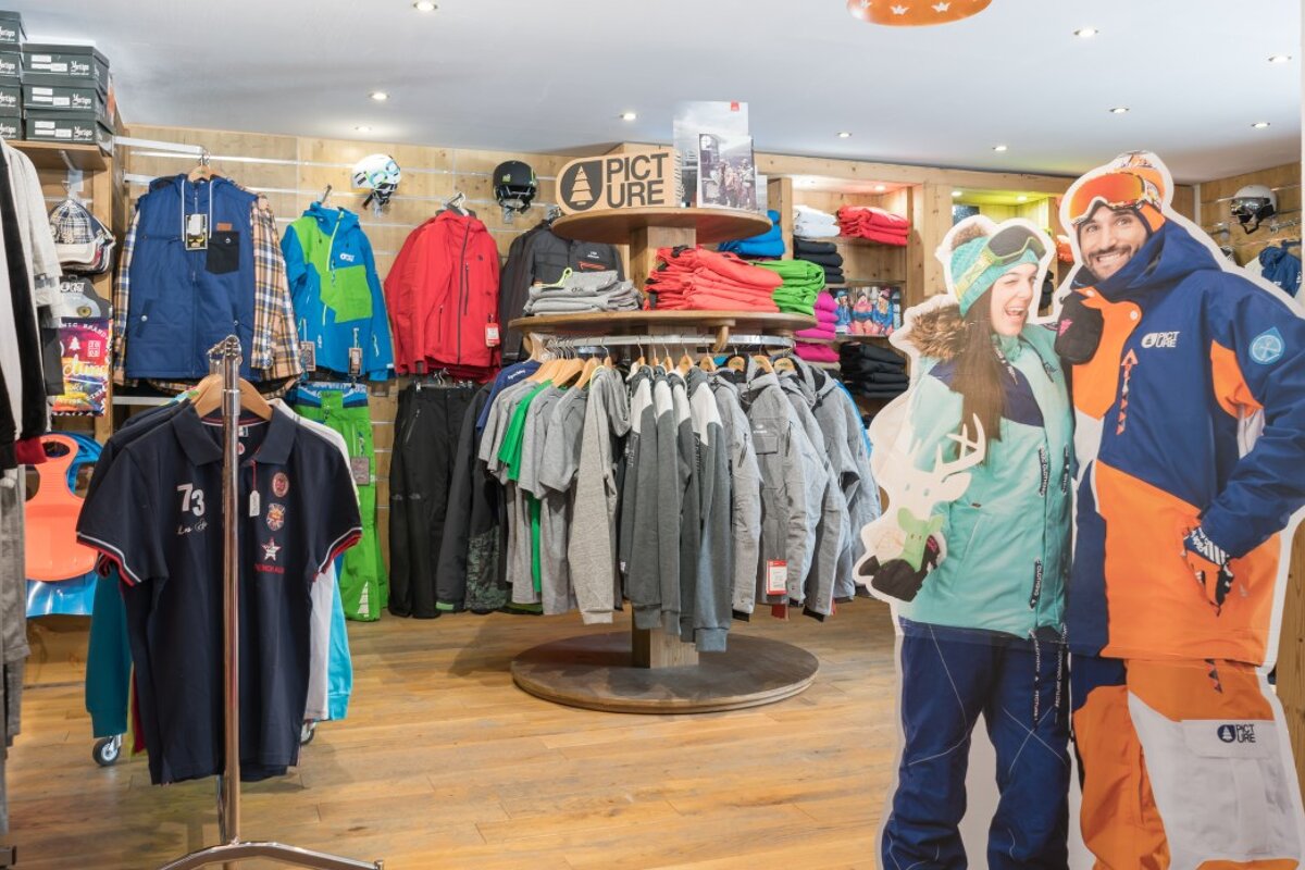 Skimium - Gentiane Sports 2000 Ski Hire, Les Arcs 2000 shop interior