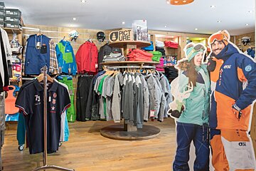 Skimium - Gentiane Sports 2000 Ski Hire, Les Arcs 2000 shop interior