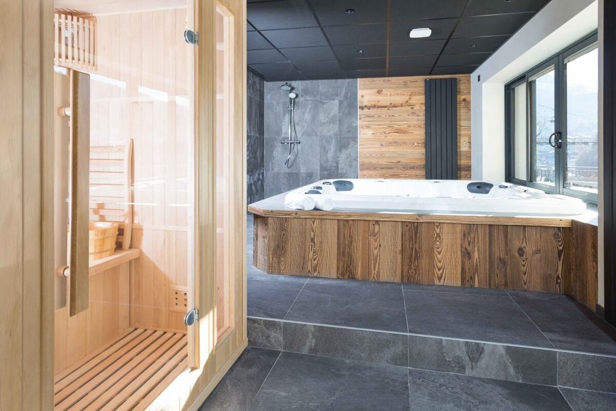 Suzanne Chalet, Morzine jacuzzi