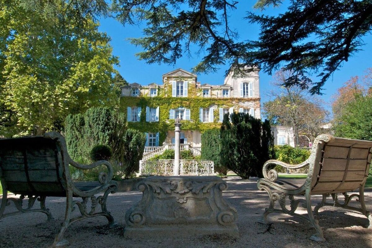 Chateau de Varenne, Avignon exterior