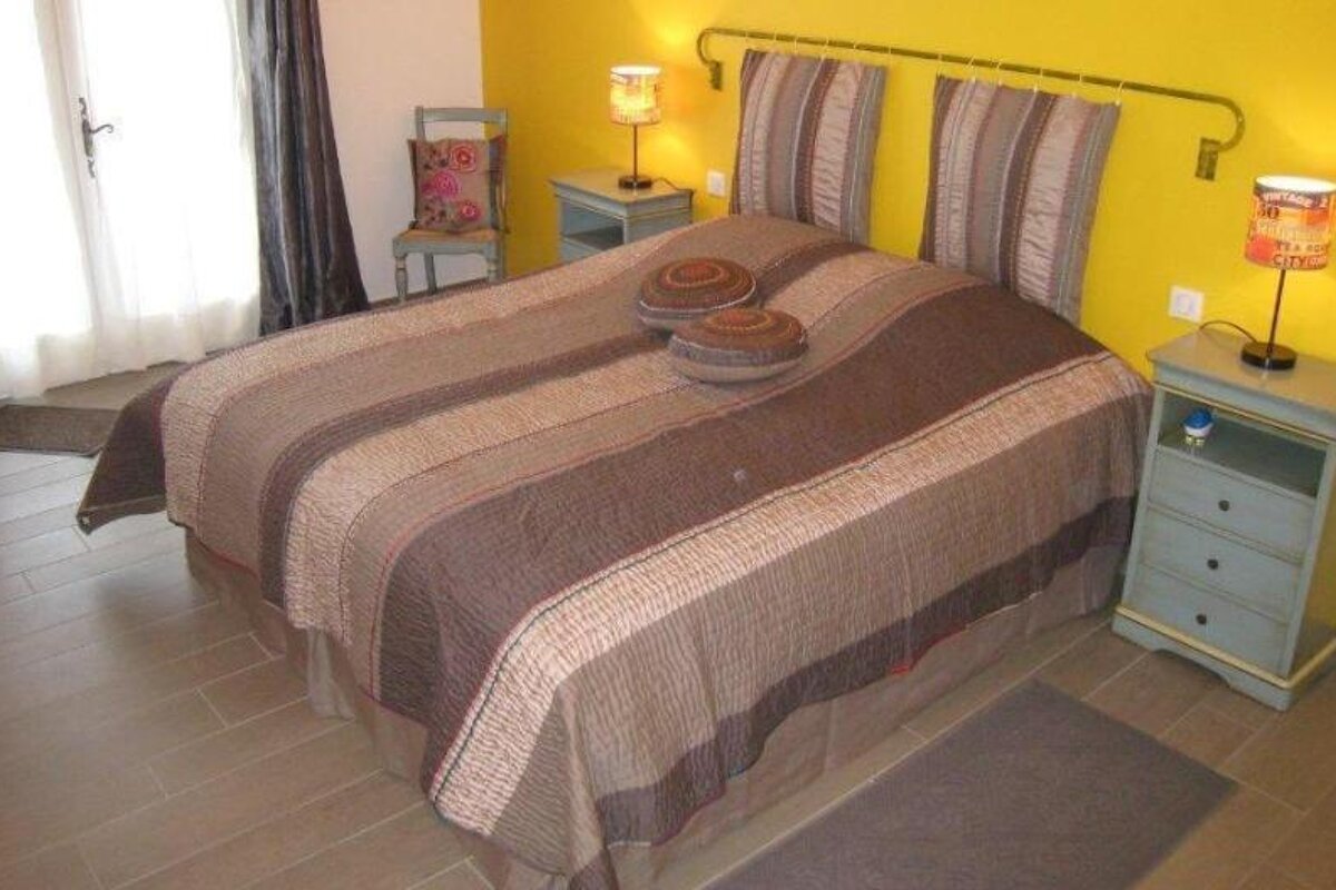 Les Terrasses du Luberon double bedroom