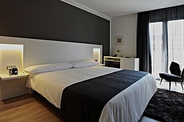 Mar Calma Hotel, Puerto Pollensa (Pollenca) double bedroom