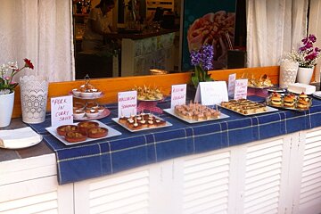 small plates of tapas in a restaurant in mallorca