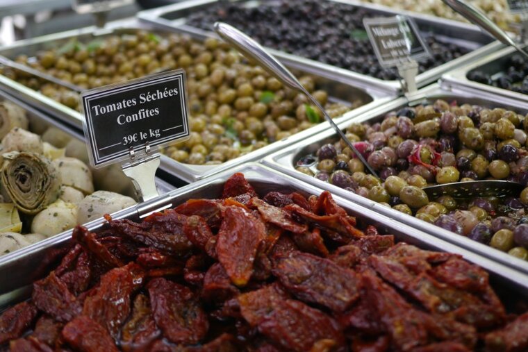 olives & tomatoes at st tropez market