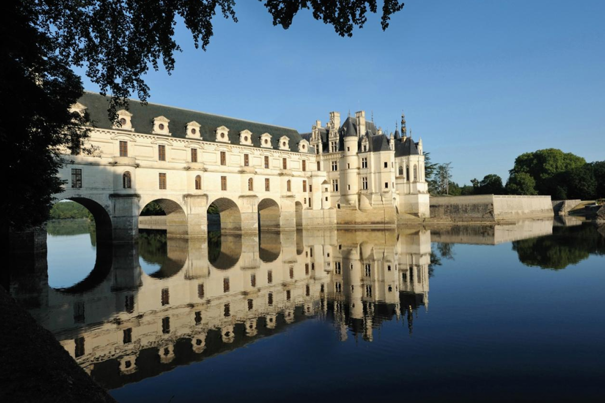 The arches of the Chateau over the river Cher