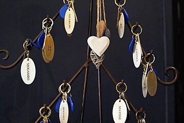 A bunch of keychains with one that says mocambo on it