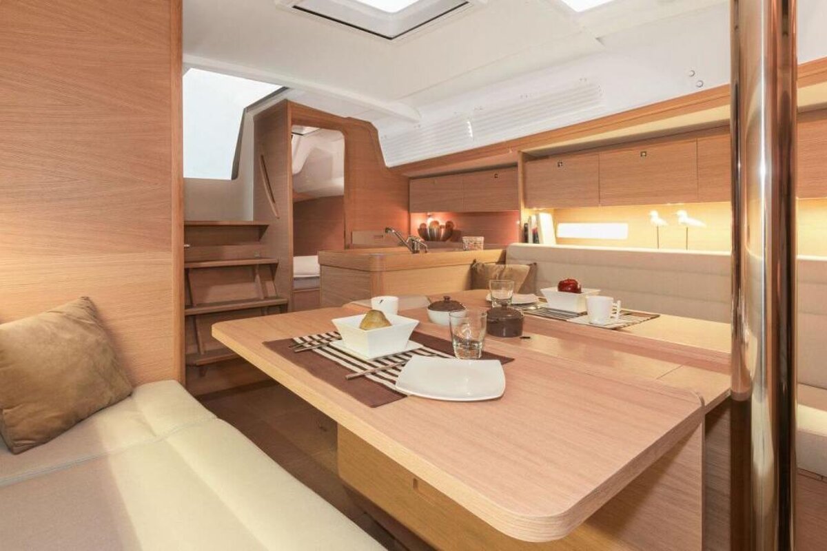 Dufour 350 GL 10.2m Sailing Yacht, Palma de Mallorca saloon