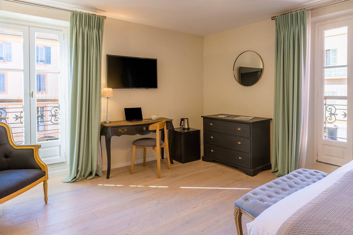 A room with a desk and chair and a flat screen tv