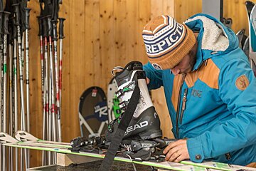 Skimium - Snow Pro Villards Ski Hire, Les Arcs 1800 shop interior