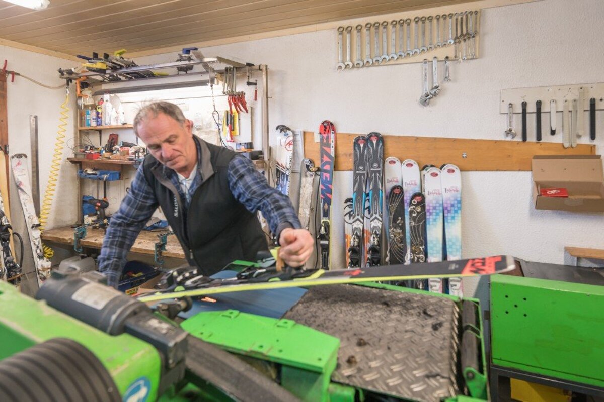 Skimium - Snow Pro Villards Ski Hire, Les Arcs 1800 shop interior