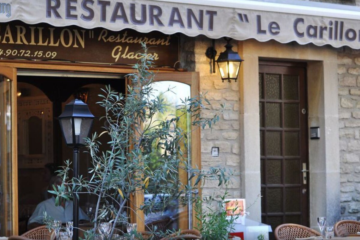 Le Carillon Restaurant, Goult exterior