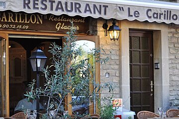 Le Carillon Restaurant, Goult exterior