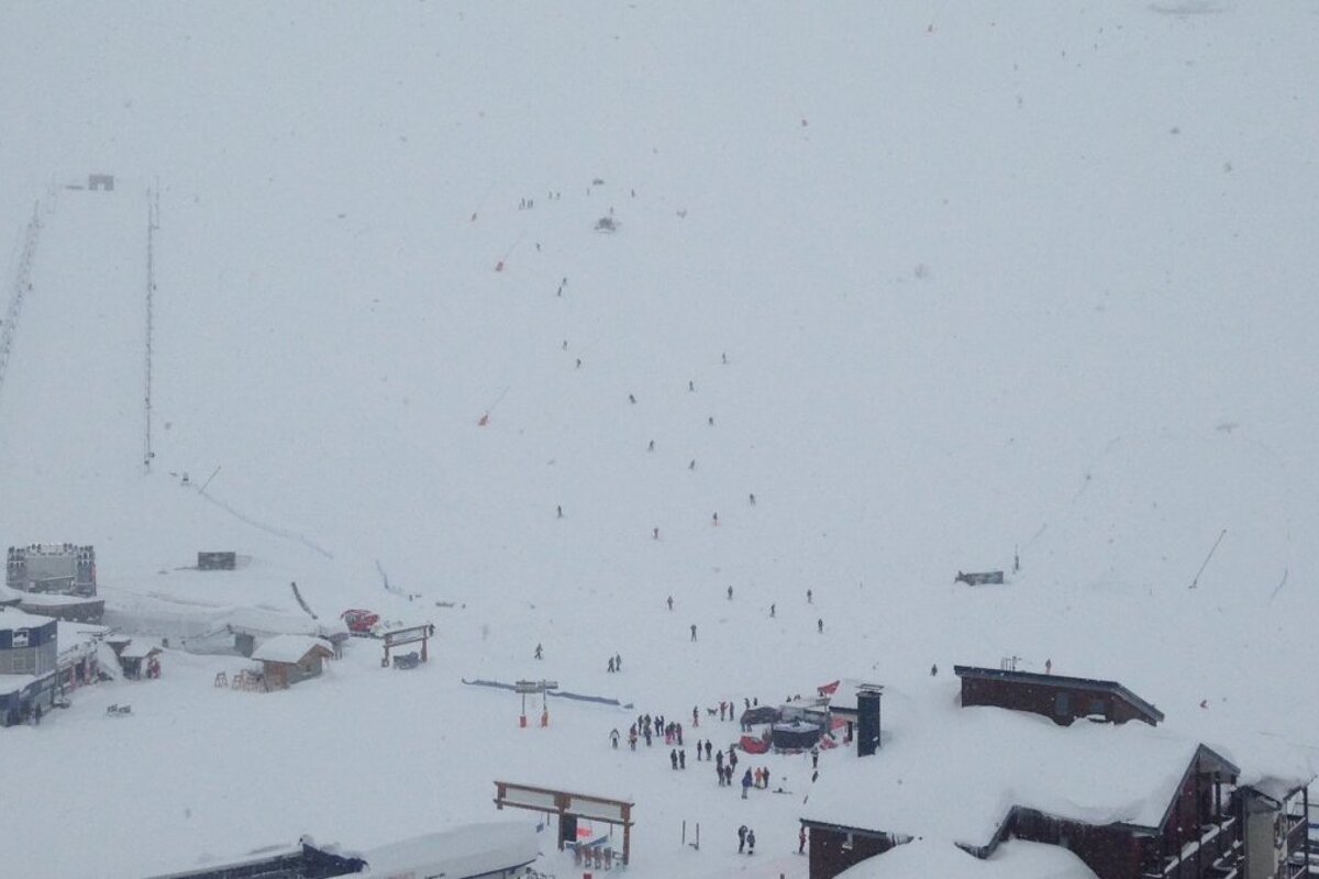 skiers getting away from an avalanche in Tignes