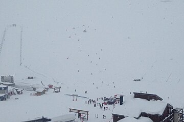 skiers getting away from an avalanche in Tignes