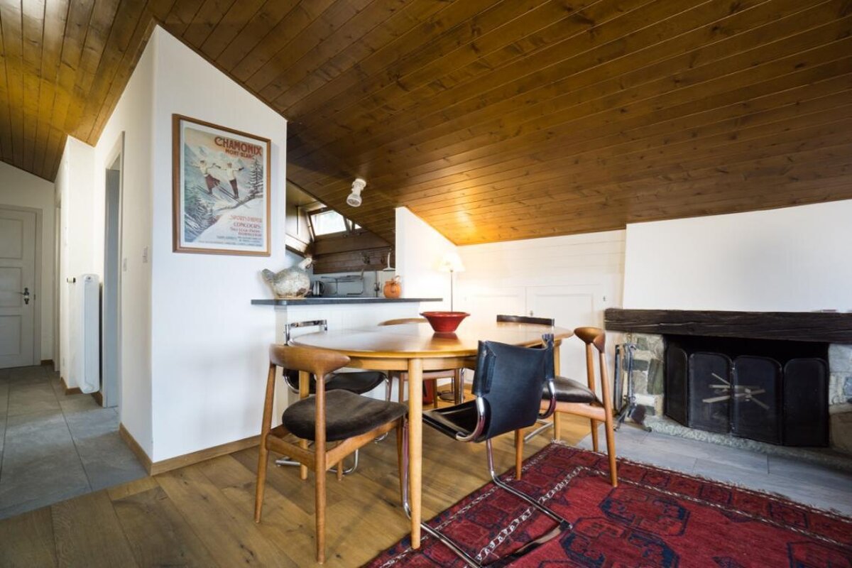 dining-fireplace-0.jpg