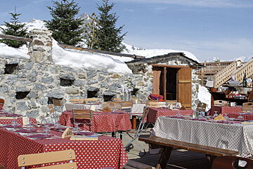 Les Chalets de L'Arc Restaurant, Arc 2000 restaurant terrasse
