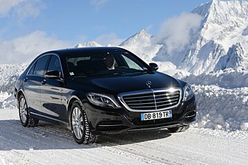 luxury limonsine in the snow