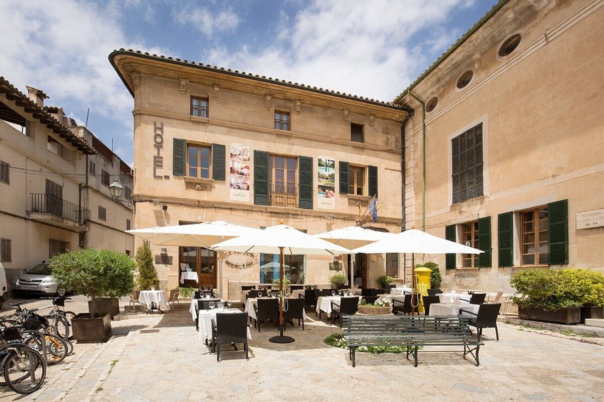 exterior terrace at La placeta