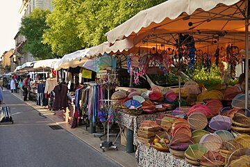 clothes & househild stalls at sarlat market