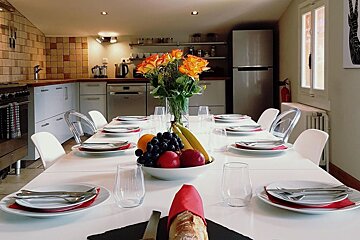 The Castle Chalet, Chamonix - Centre dining area