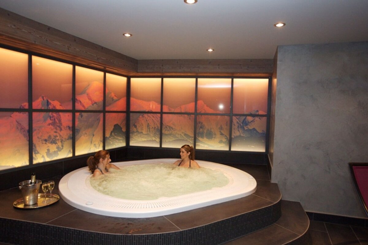 Hotel Le Samoyede Spa, Morzine jacuzzi