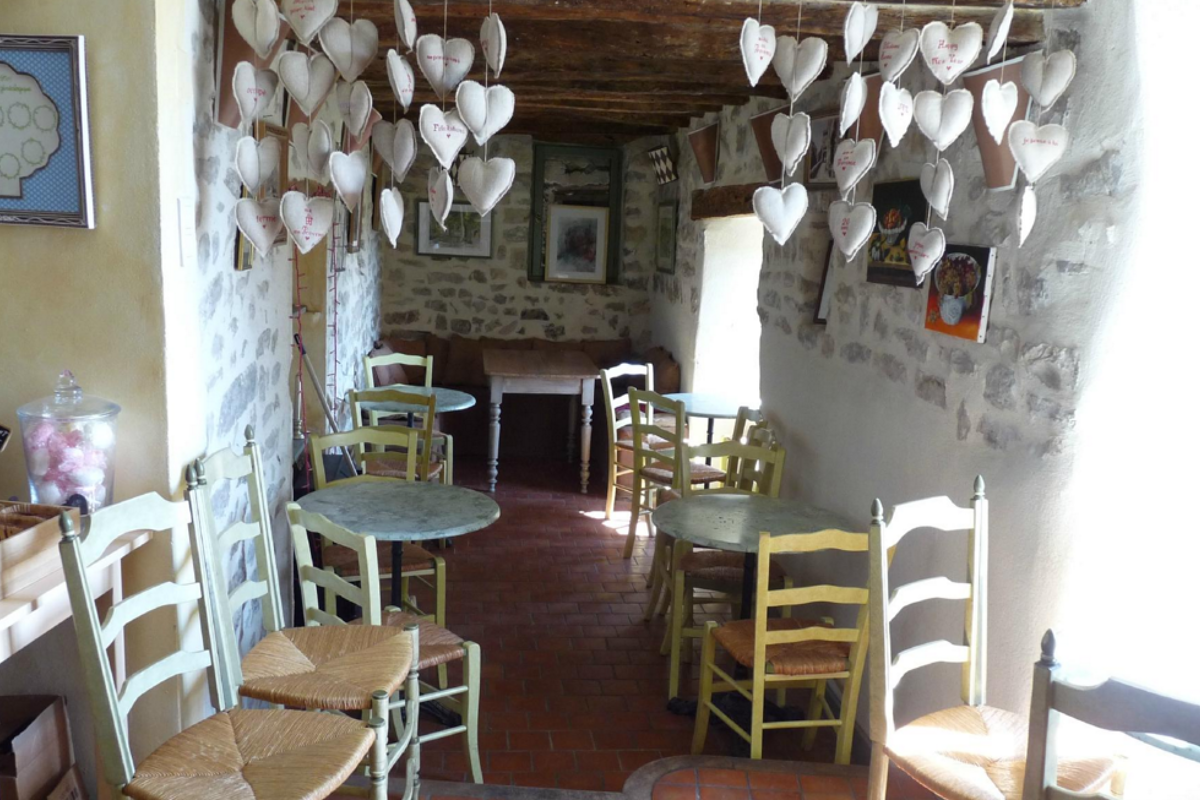 La Maison d'Eglantine Cafe, Seguret interior