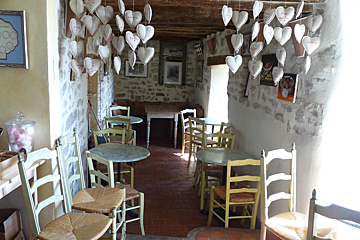 La Maison d'Eglantine Cafe, Seguret interior