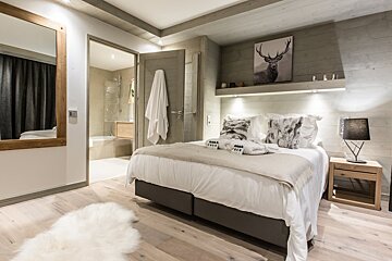 Keystone Lodge - Apartment C04, Courchevel Moriond 1650 master bedroom