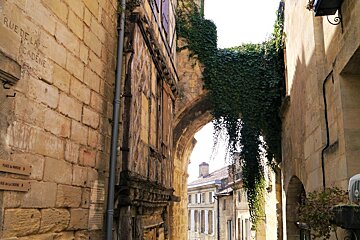 a gate in the heart of saint emilion
