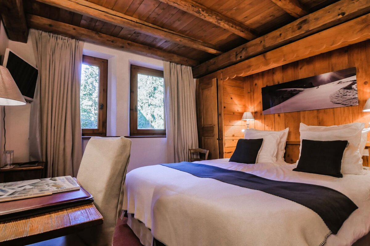 Merilys Hotel, Meribel double bedroom