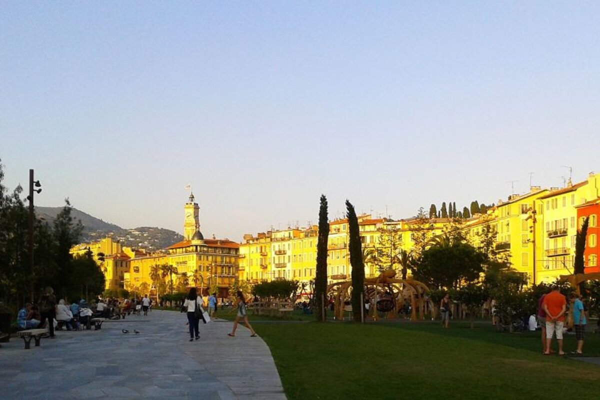 a walkway through a park in Nice
