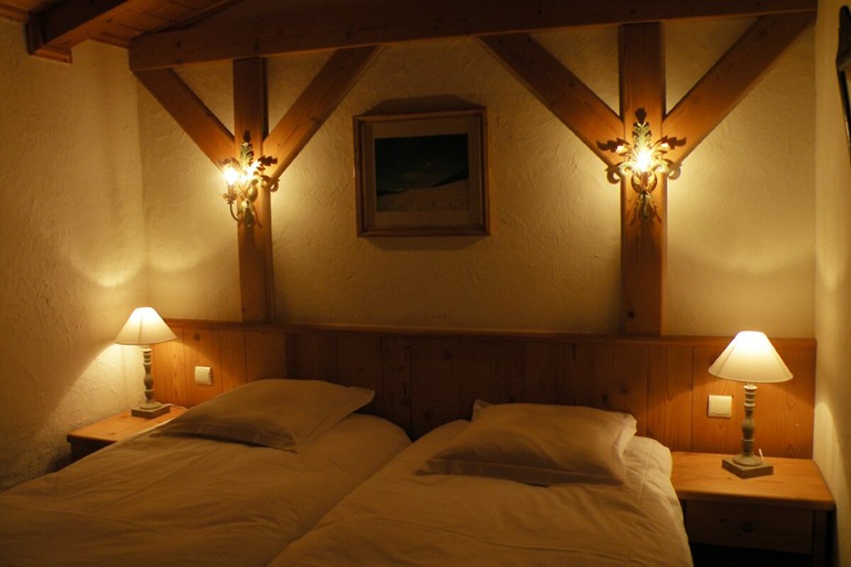 Chalet L'Altibar 08 Apartment, Courchevel double bedroom