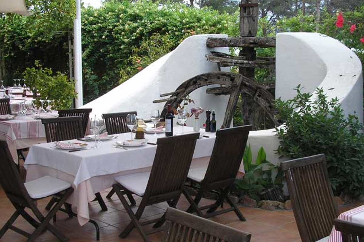 Es Caliu Restaurant, nr Santa Eulalia garden