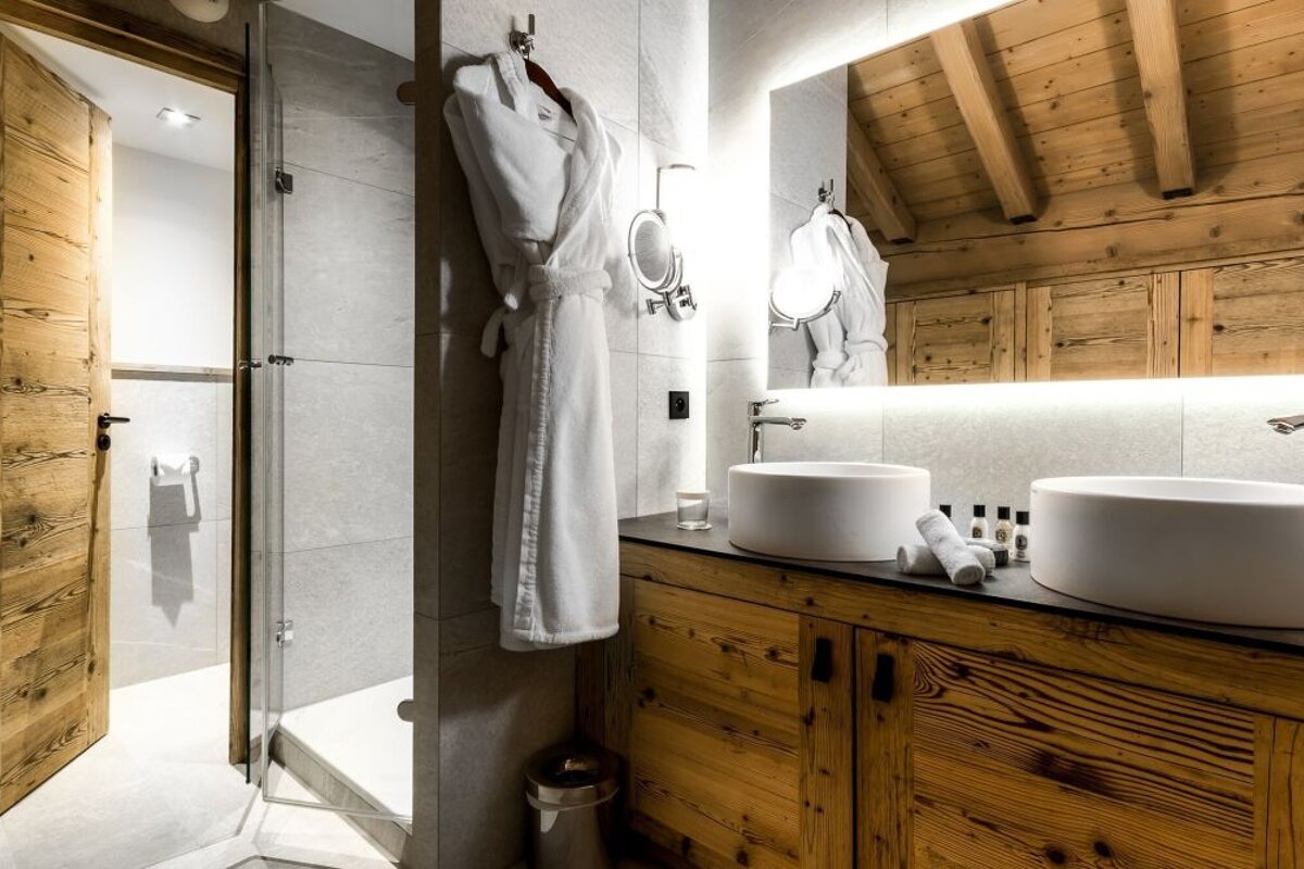 La Sivoliere Hotel, Courchevel  bathroom