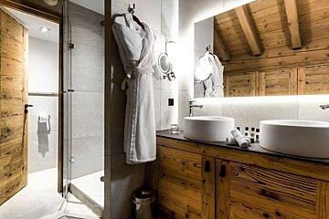 La Sivoliere Hotel, Courchevel bathroom