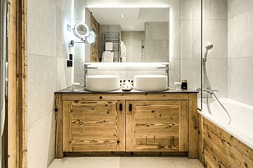 La Sivoliere Hotel, Courchevel bathroom