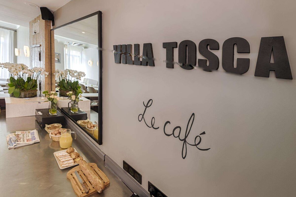 A restaurant with a sign that says villa tosca