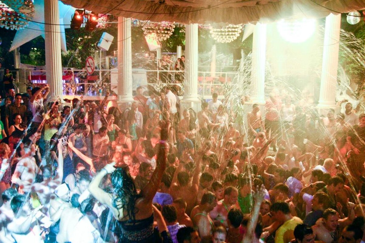 Es Paradis Nightclub, San Antonio interior