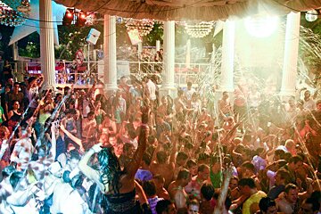 Es Paradis Nightclub, San Antonio interior