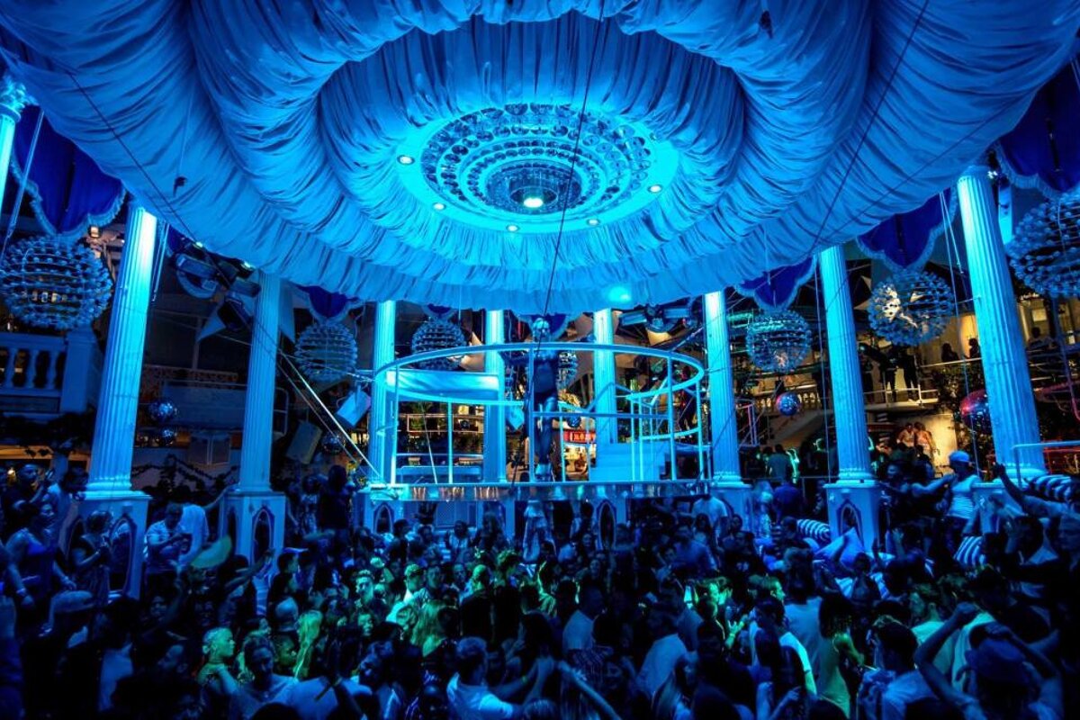 Es Paradis Nightclub, San Antonio interior
