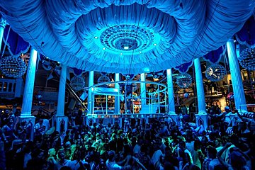 Es Paradis Nightclub, San Antonio interior
