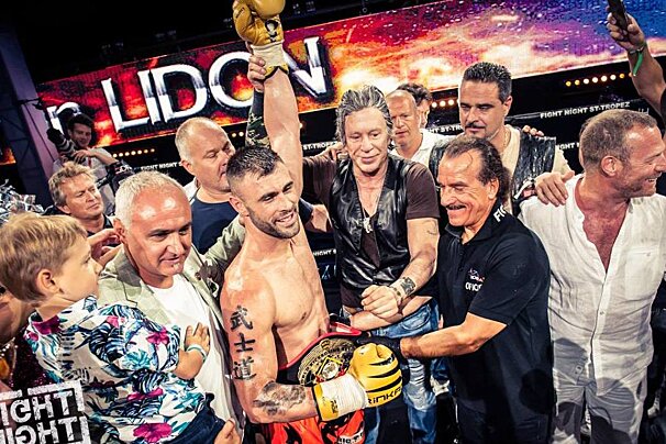 Mickey rourke in the ring at the end of the fight in st tropez