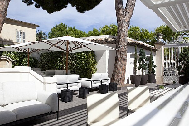 White 1921 Bar, Saint Tropez exterior