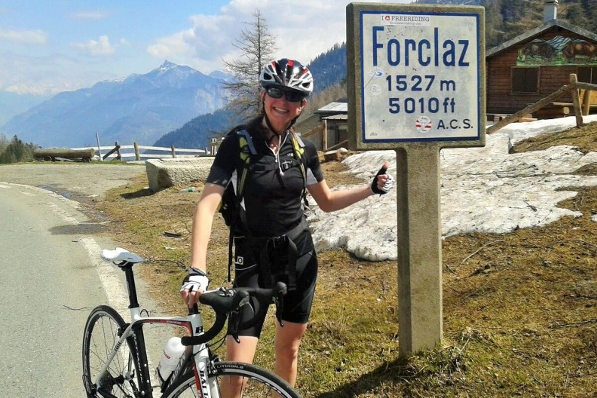 Road biking in Col de Forclaz